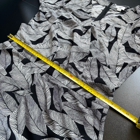 LOFT Fern Wrap Romper Black White Flounce Sleeves‎ womens 12p waisted pockets - Picture 7 of 8